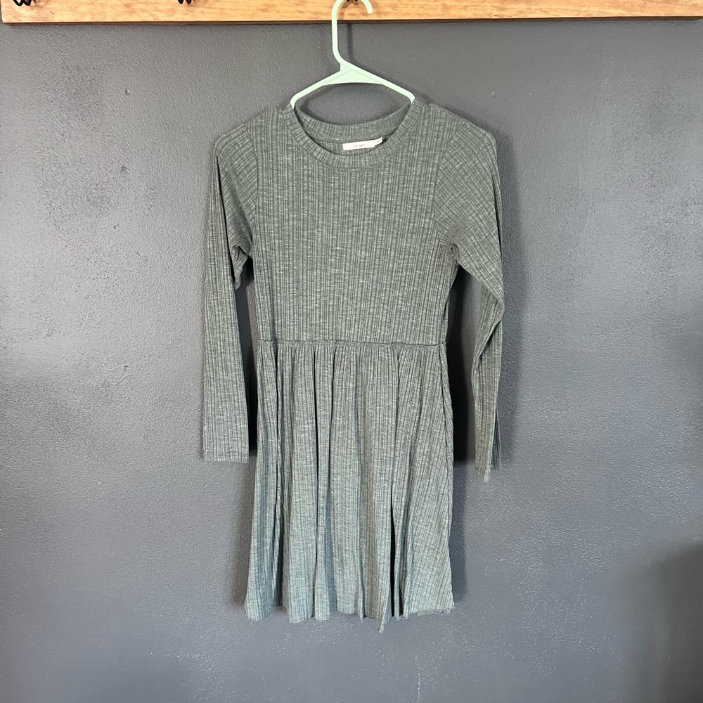 Green long sleeve dress